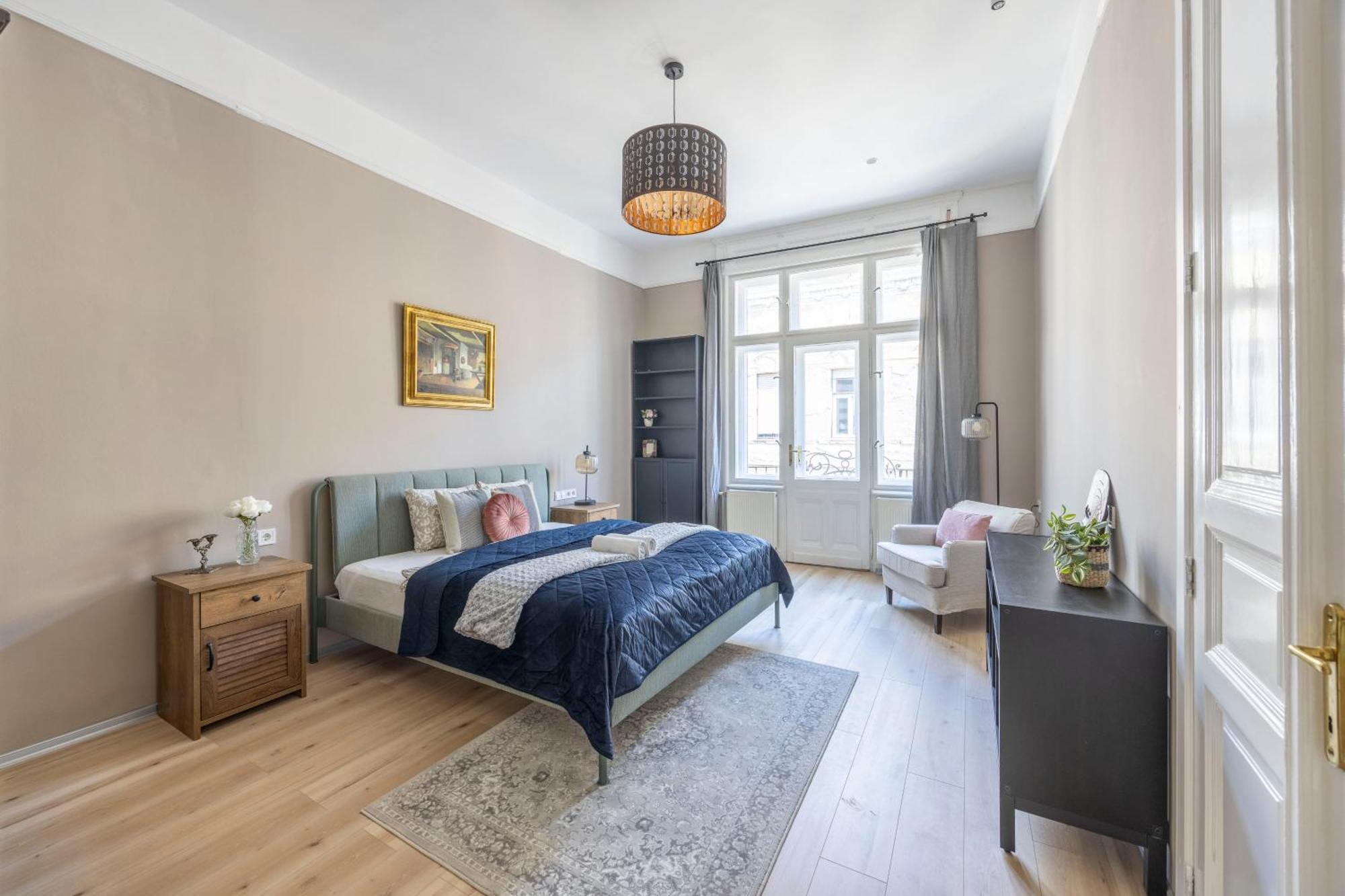 Charming Central Dream Home & Retreat By Prestige Homes Budapest Bagian luar foto