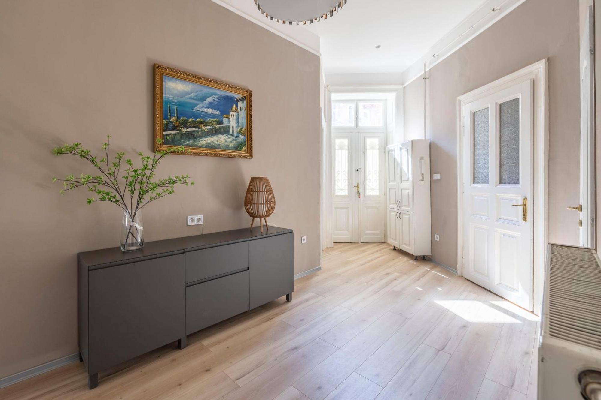 Charming Central Dream Home & Retreat By Prestige Homes Budapest Bagian luar foto
