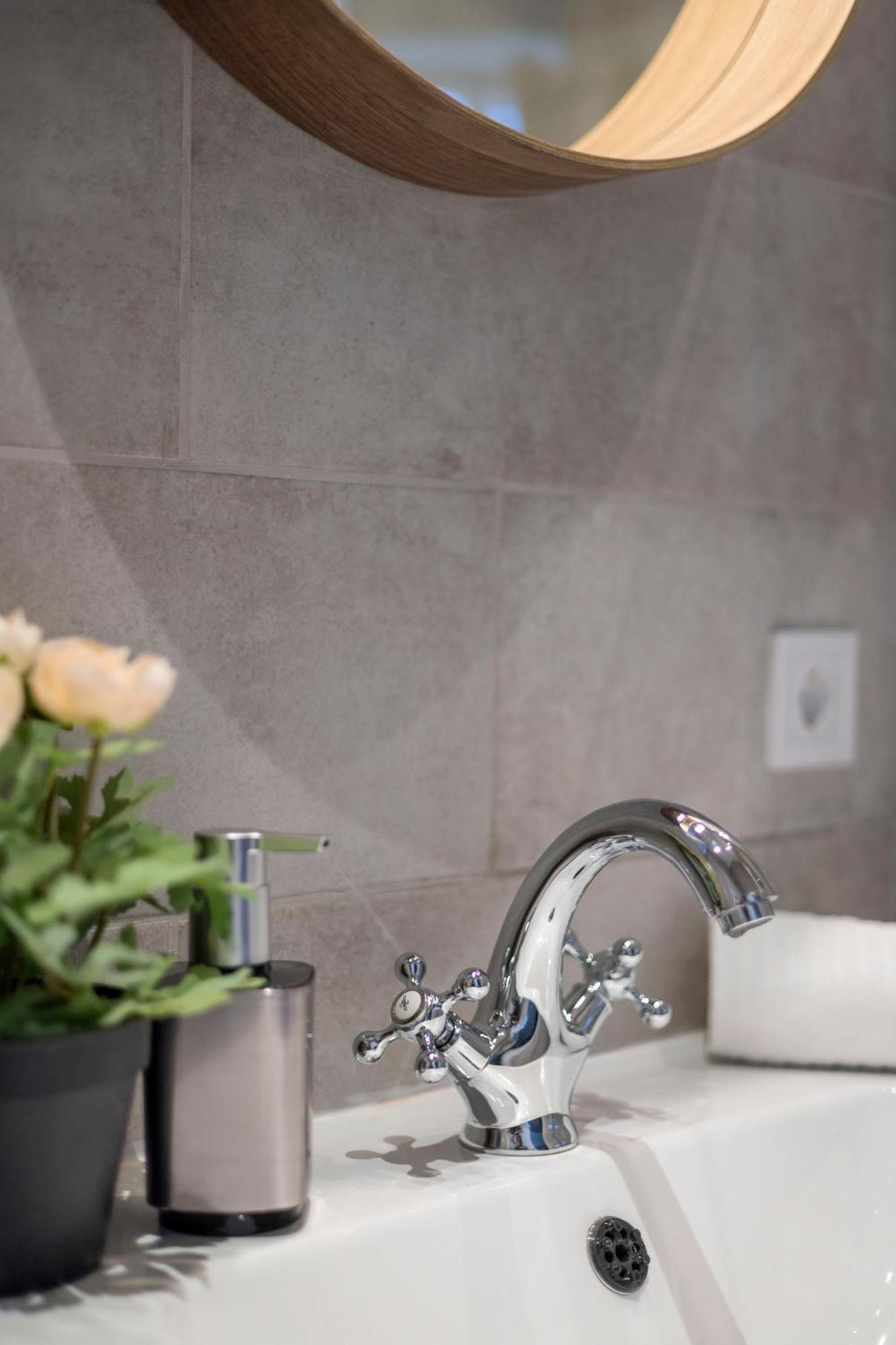 Charming Central Dream Home & Retreat By Prestige Homes Budapest Bagian luar foto