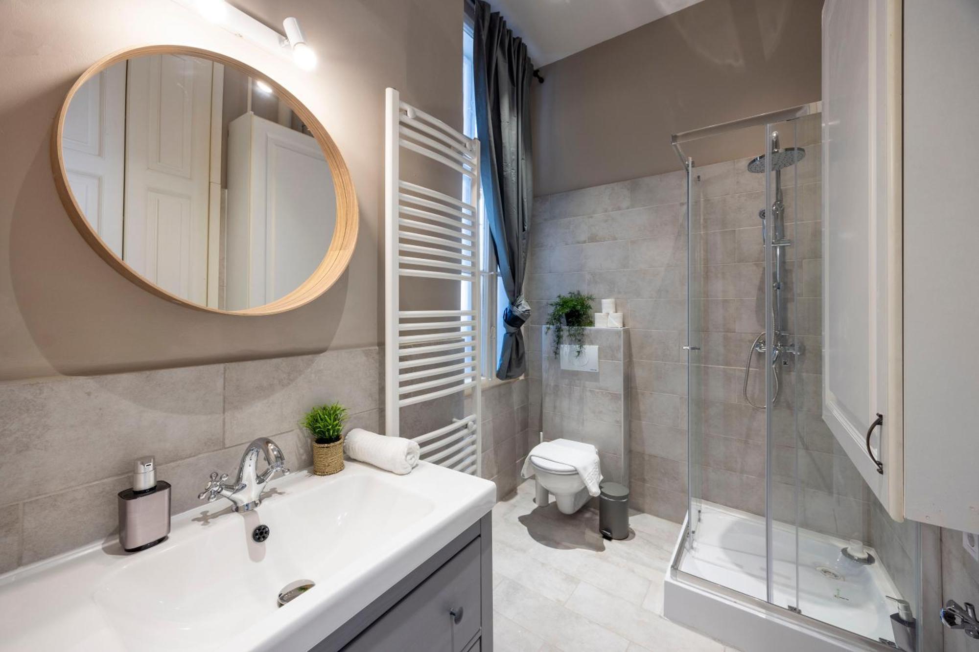 Charming Central Dream Home & Retreat By Prestige Homes Budapest Bagian luar foto