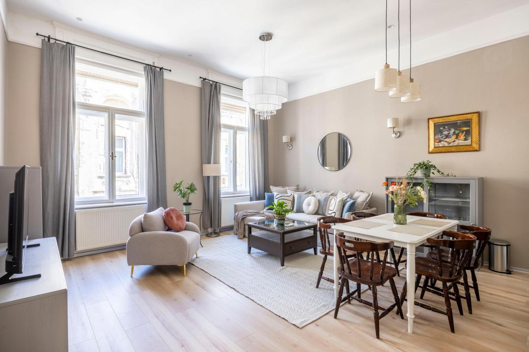 Charming Central Dream Home & Retreat By Prestige Homes Budapest Bagian luar foto